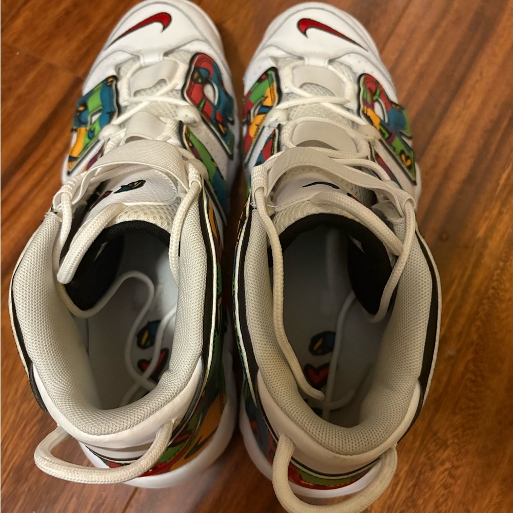 Nike Air More Uptempo
Peace, Love, Swoosh - Picture 7 of 9